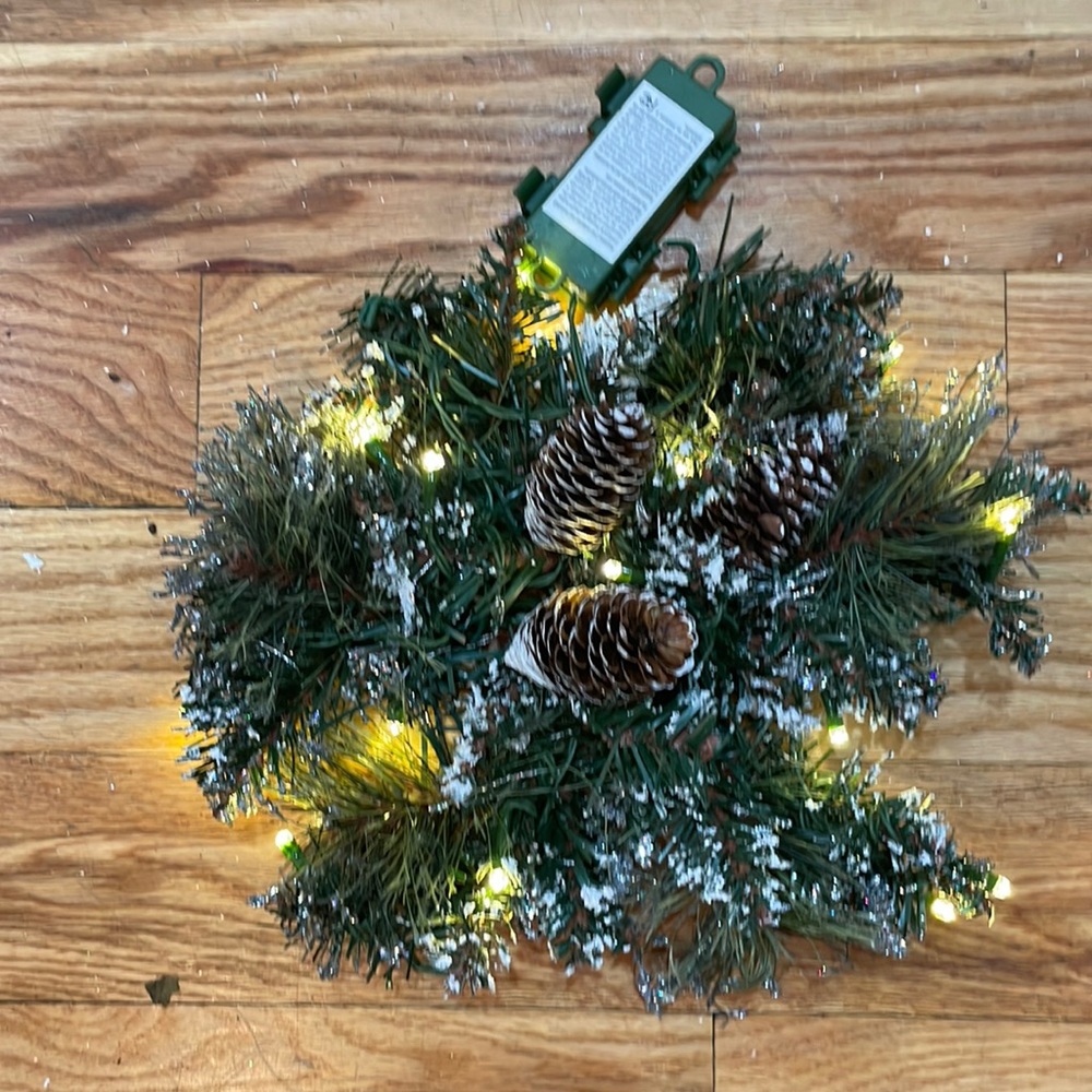 NEW National Christmas Tree Mini Battery Operated Mini Wreath 10"